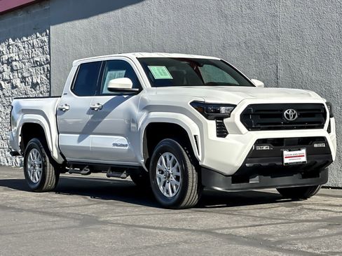 Certified 2025 Toyota Tacoma SR5 image 7