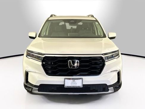 Used 2023 Honda Pilot Touring image 3