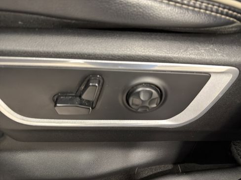 Used 2020 RAM 1500 Laramie image 17