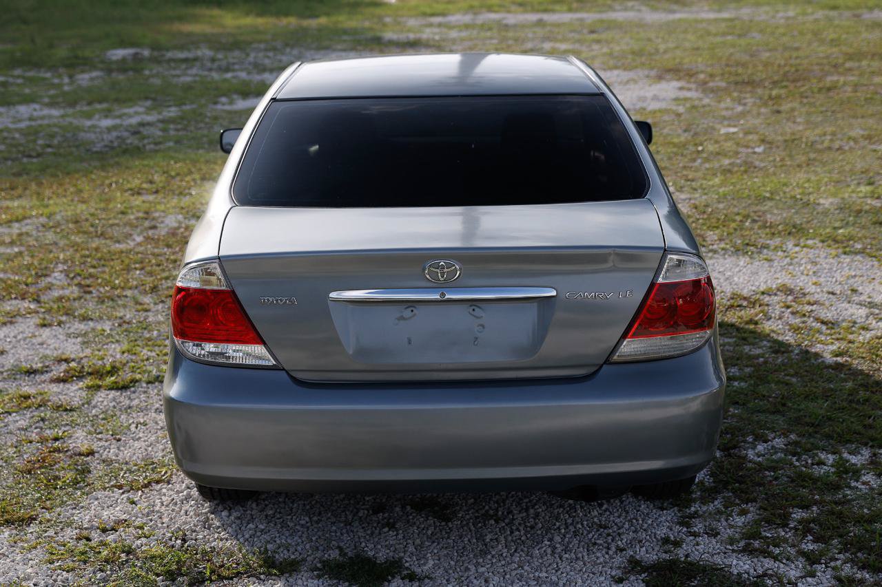 Used 2005 Toyota Camry LE FWD image 9