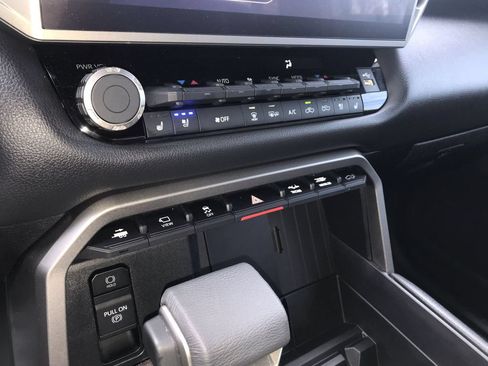 Used 2025 Toyota Tundra Limited AWD/4WD image 20