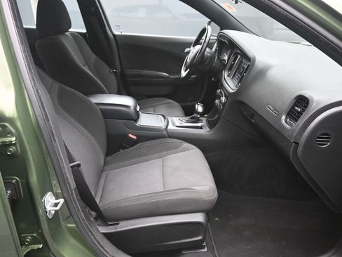 Used 2022 Dodge Charger SXT w/ Driver Convenience Group image 10