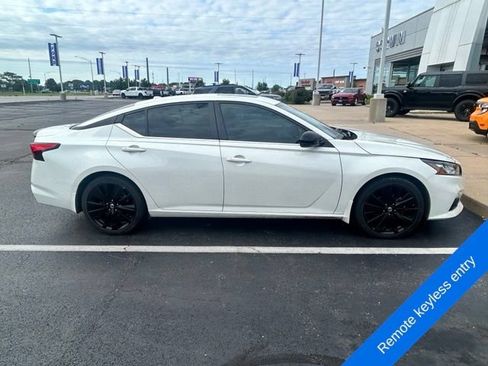 Used 2022 Nissan Altima 2.5 SR w/ Midnight Edition Package FWD image 4