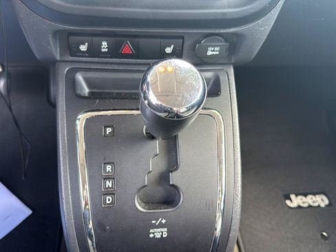 Used 2016 Jeep Patriot High Altitude FWD image 22