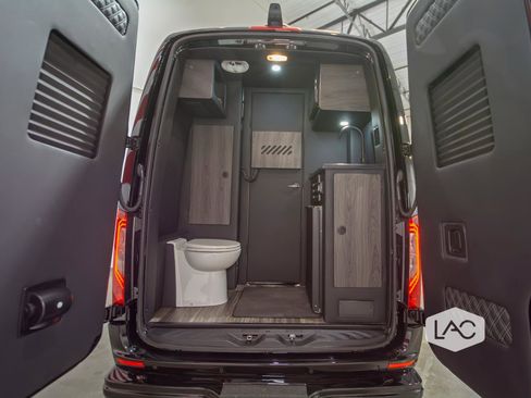 Used 2025 Mercedes-Benz Sprinter 2500 image 11