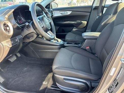 Used 2024 Kia Forte LXS w/ LXS Technology Package FWD image 9