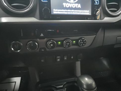 Used 2018 Toyota Tacoma TRD Off-Road AWD/4WD image 22