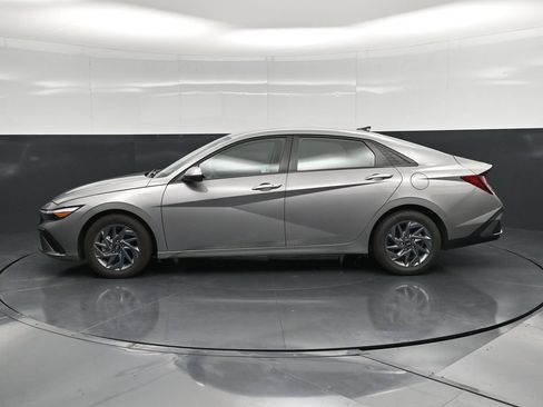 Used 2024 Hyundai Elantra SEL FWD image 6