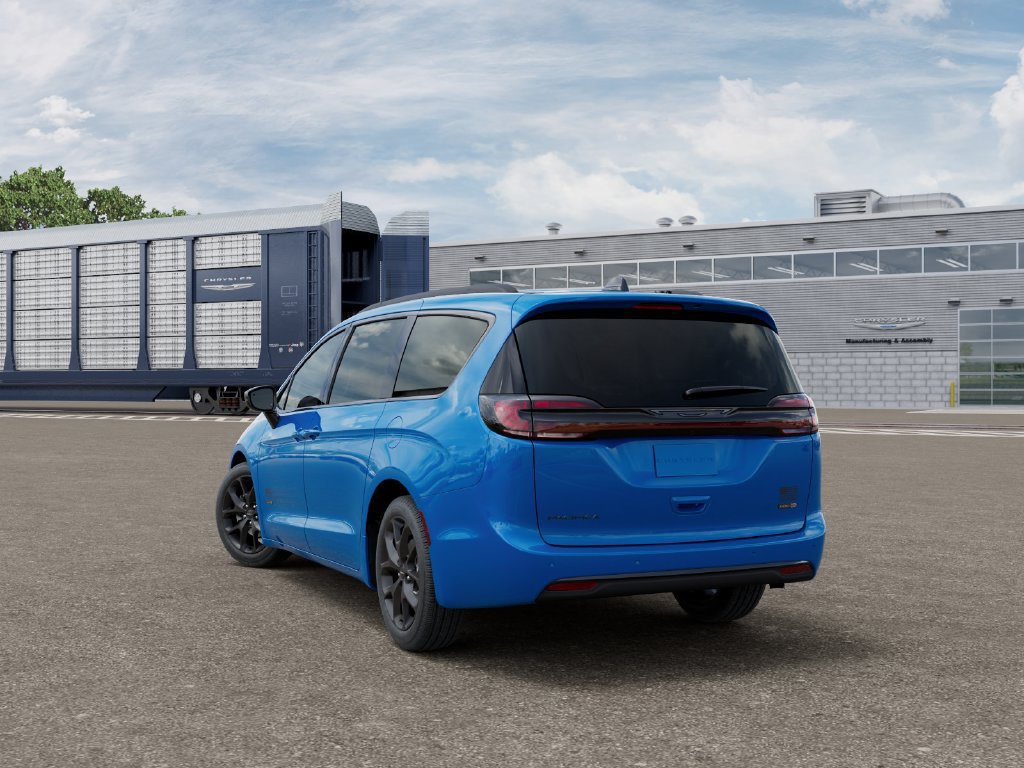New 2027 Chrysler Pacifica Select FWD image 3
