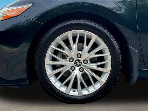 Used 2018 Toyota Camry XLE FWD image 33
