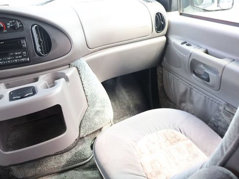 Used 2000 Ford E-150 and Econoline 150 RWD image 38