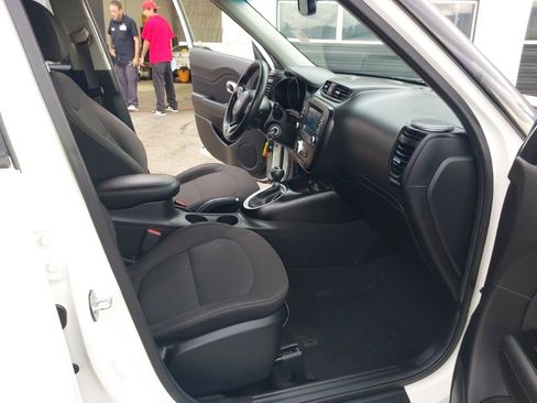 Used 2018 Kia Soul w/ Convenience Package FWD image 14