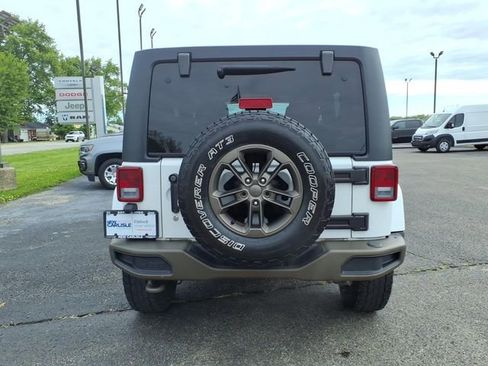 Used 2017 Jeep Wrangler Unlimited Sahara AWD/4WD image 6