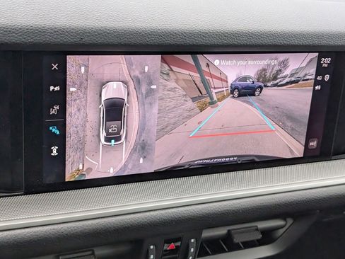 Certified 2025 Porsche Cayenne Coupe image 12