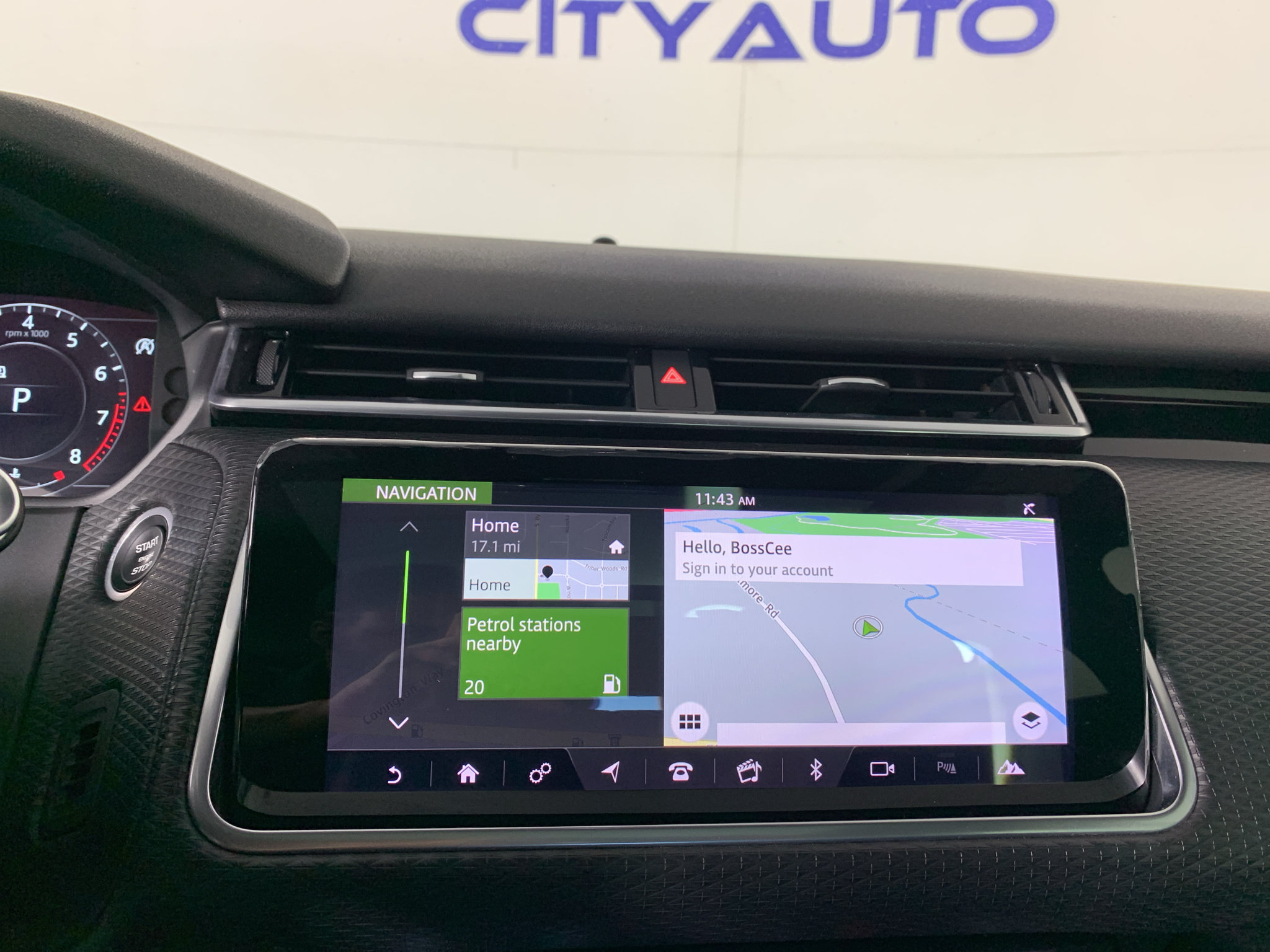 Used 2018 Land Rover Range Rover Velar R-Dynamic SE AWD/4WD image 23
