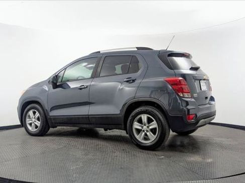 Used 2021 Chevrolet Trax LT w/ Premium Seat Package FWD image 6