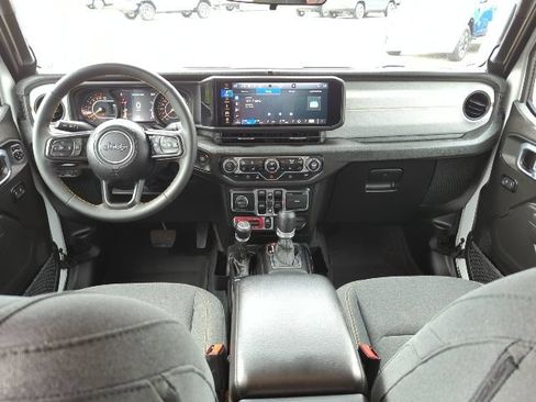 Used 2024 Jeep Gladiator Sport AWD/4WD image 7