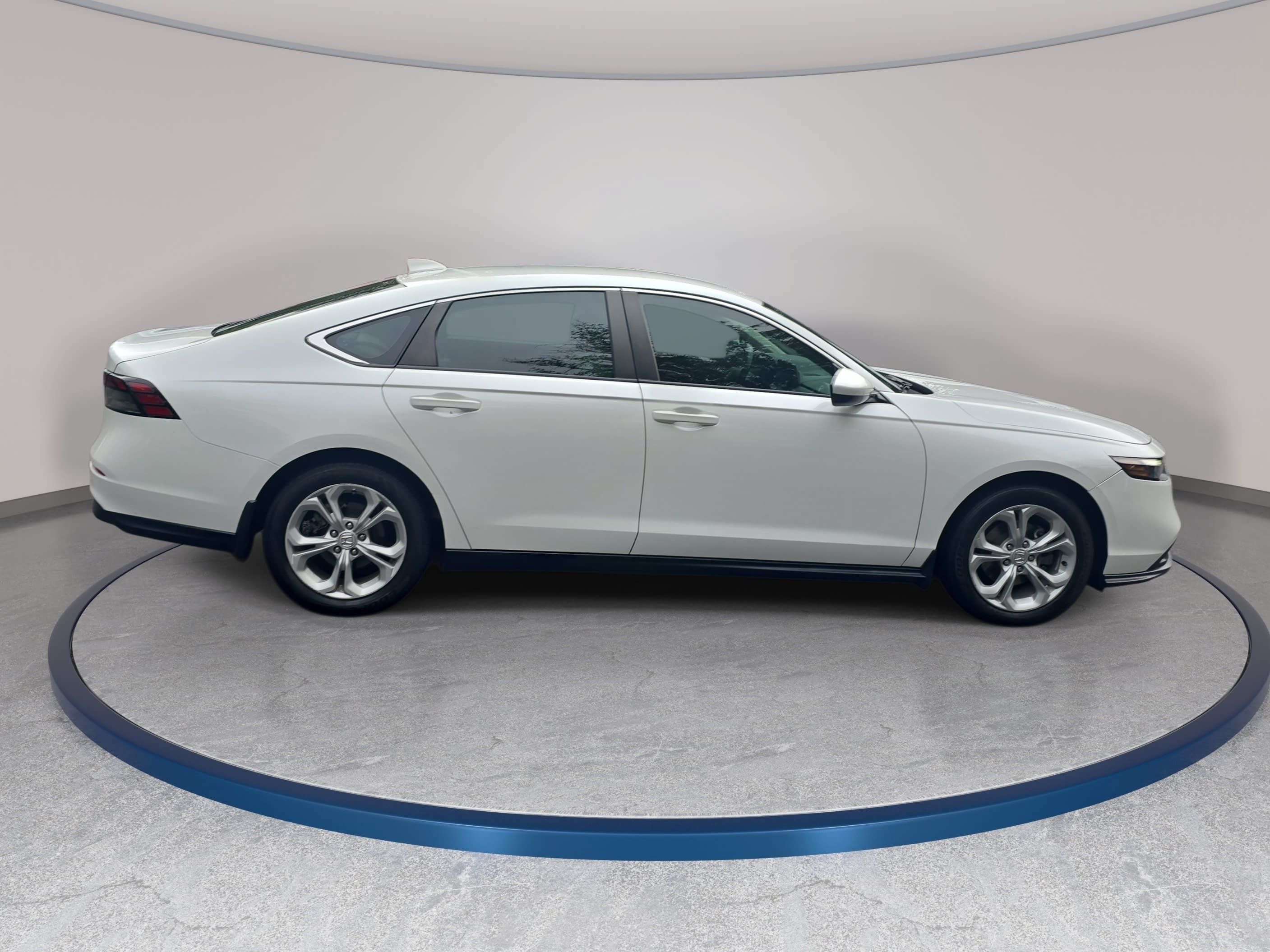 Used 2023 Honda Accord LX image 4