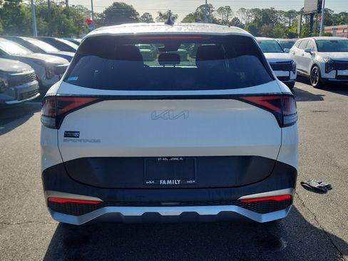 Used 2023 Kia Sportage LX FWD image 5