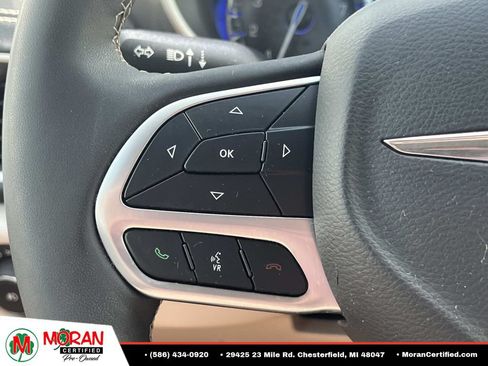 Used 2023 Chrysler Pacifica Touring-L FWD image 25