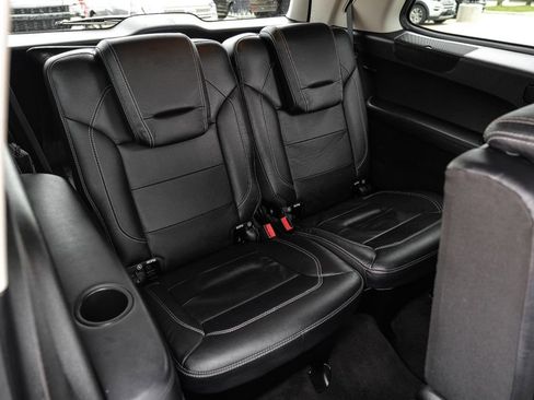 Used 2015 Mercedes-Benz GL 550 4MATIC image 39
