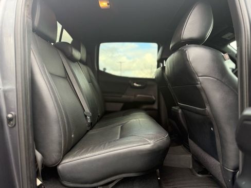 Used 2021 Toyota Tacoma TRD Off-Road w/ TRD Premium Off Road Package image 17