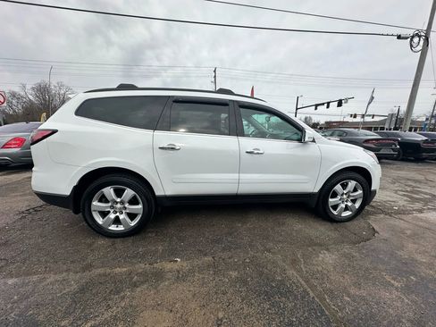 Used 2017 Chevrolet Traverse LT w/ Style and Technology Package image 7
