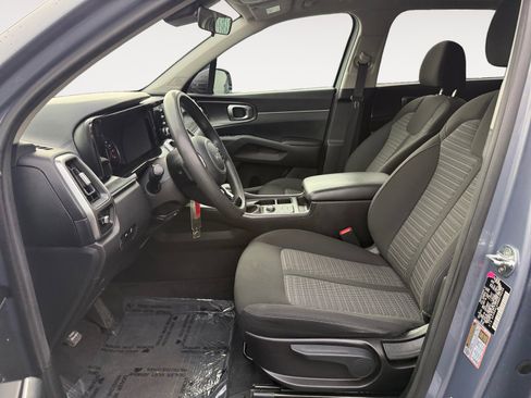 Used 2022 Kia Sorento LX image 10