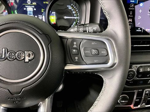 Used 2025 Jeep Wrangler Unlimited Sahara AWD/4WD image 11