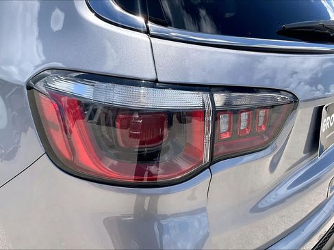 Used 2019 Jeep Compass Latitude w/ Cold Weather Group FWD image 28