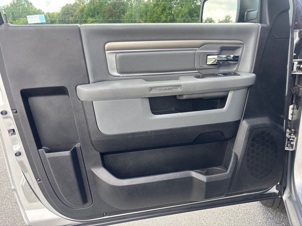 Used 2017 RAM 1500 Express RWD image 10