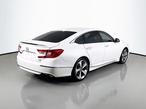 Used 2019 Honda Accord Touring image 5