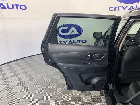 Used 2020 Nissan Rogue SV w/ Premium Package FWD image 28