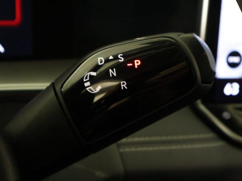 Used 2025 Volkswagen Tiguan SE AWD/4WD image 40