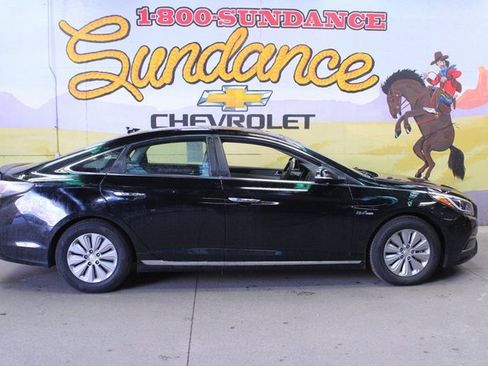 Used 2016 Hyundai Sonata SE image 1