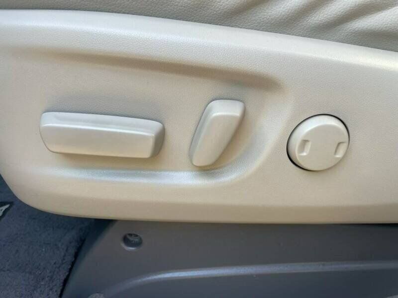 Used 2011 Toyota Sienna XLE FWD image 18