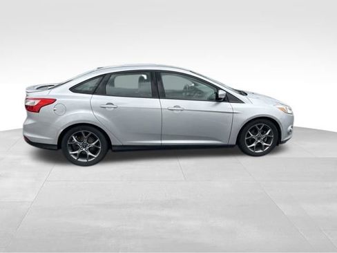 Used 2014 Ford Focus SE w/ Equipment Group 201A FWD image 8