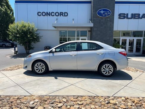 Used 2019 Toyota Corolla LE FWD image 1