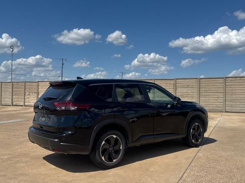 Certified 2025 Nissan Rogue SV FWD image 20