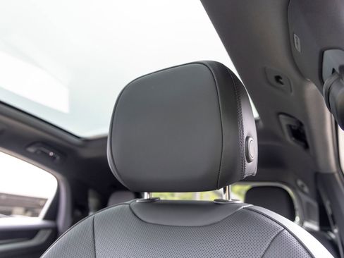 Certified 2024 Porsche Cayenne S AWD/4WD image 32
