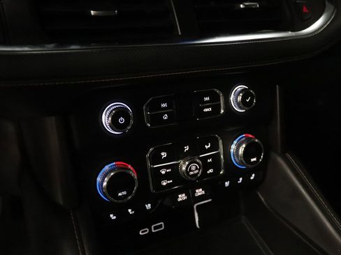 Used 2022 GMC Yukon XL AT4 image 31