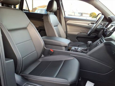 Certified 2023 Volkswagen Atlas Cross Sport SE w/ Black Wheel Package image 6