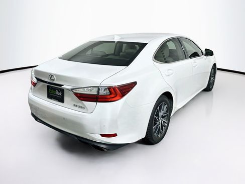 Used 2017 Lexus ES 350 w/ Luxury Package FWD image 9