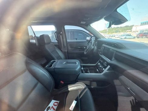 Used 2023 GMC Yukon Denali w/ Denali Reserve Package RWD image 9