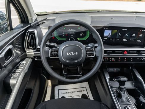Used 2024 Kia Sorento LX FWD image 23