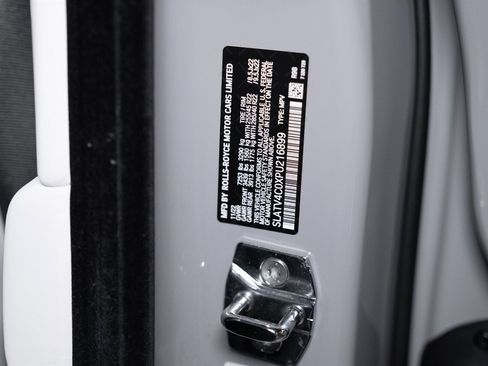 Used 2023 Rolls-Royce Cullinan w/ Cullinan Package image 31