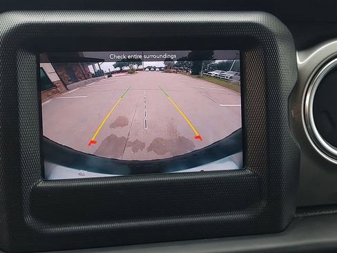 Used 2020 Jeep Wrangler Unlimited Sahara AWD/4WD image 16