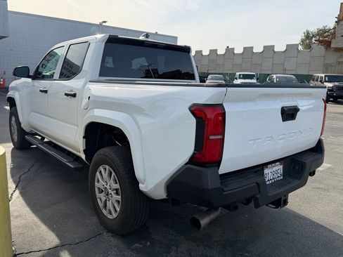 Used 2025 Toyota Tacoma SR image 5