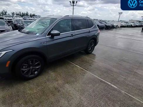 Used 2023 Volkswagen Tiguan SE w/ Panoramic Sunroof Package FWD image 4
