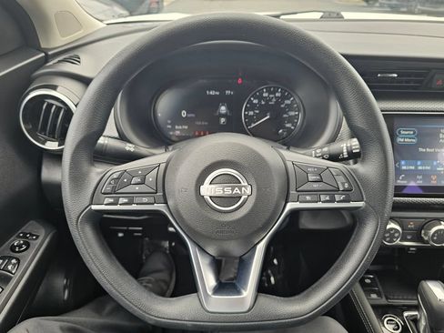 Used 2024 Nissan Kicks SV FWD image 17